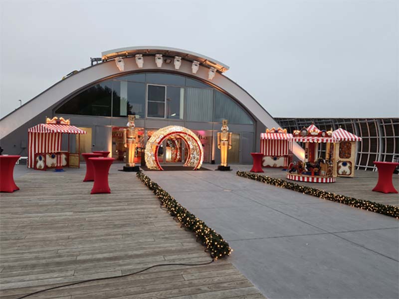 Weihnachtsmartk Marktstand Lichterkette bei Tag Spass Events